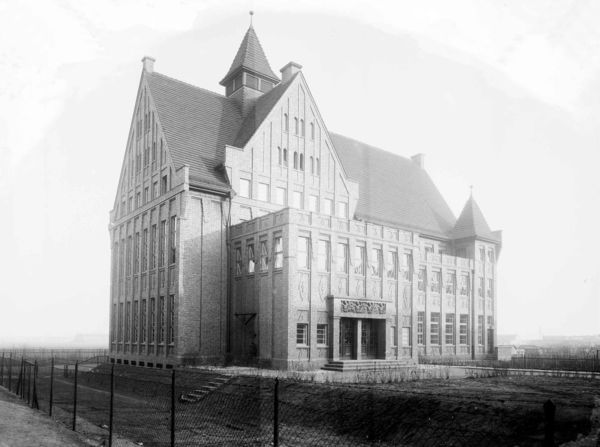Christuskirche Schwarz-Weiß-Foto einer Kirche, der Christuskirche in Halle/Saale