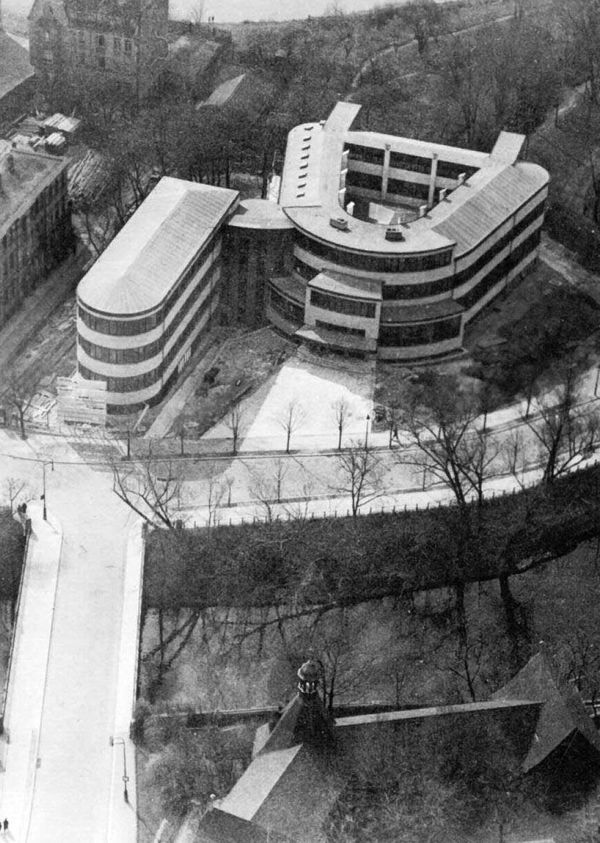 AOK-Gebäude Schwarz-Weißes Luftbild des Gebäudes AOK in Halle